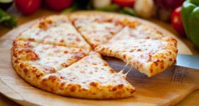 Sýrová pizza
