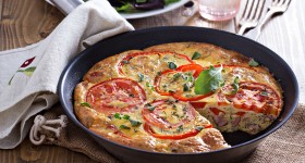 Frittata se šunkou a čedarem